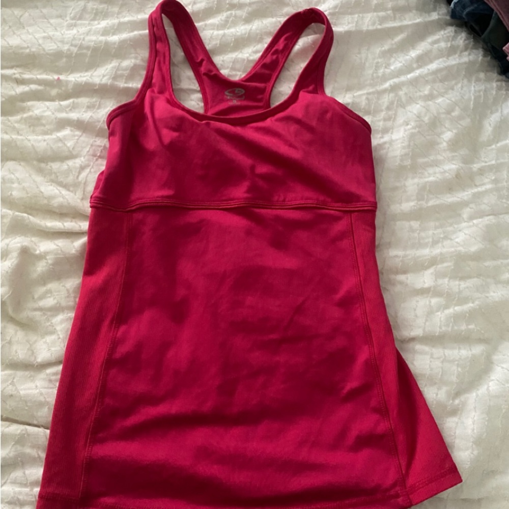 pink tank top